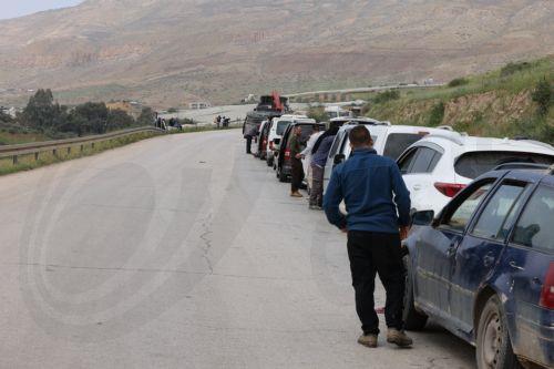 epa12829477 Palestinians wait to cross the Ein Shible checkpoint near the West Bank city of Nablus 18 March 2026.  EPA/ALAA BADARNEH