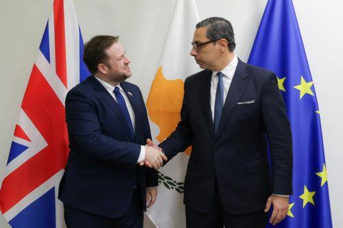 Ο Υπουργός Εξωτερικών κ. Κωνσταντίνος Κόμπος σε συνάντηση με τον Υφυπουργό για την Ευρώπη και τη Βόρεια Αμερική του Ηνωμένου Βασιλείου κ. Stephen Doughty, Λευκωσία 19 Μαρτίου.