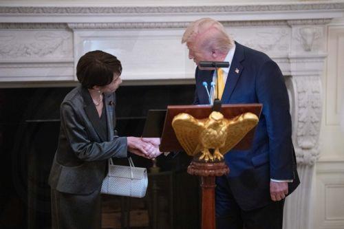 epa12834972 United States President Donald Trump makes remarks as he hosts a dinner with Prime Minster Takeuchi Sanae of Japan in the State Dining Room of the White House in Washington DC, USA, 19 March 2026. Earlier in the day, Trump and Takeuchi exchanged views on Iran, energy and issues in the Indo-Pacific region.  EPA/AARON SCHWARTZ / POOL