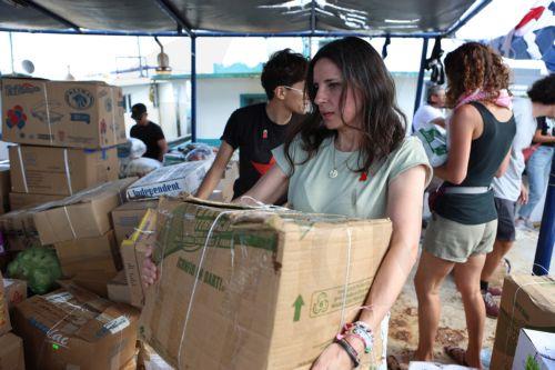 epa12835008 Activists load humanitarian aid onto a ship bound for Cuba in Progreso, Mexico, 19 March 2026. Members of the 'Nuestra America' flotilla loaded food and essential supplies at the port before the ship set sail to Cuba amid the island’s economic deterioration and the US embargo on the country.  EPA/LORENZO HERNANDEZ