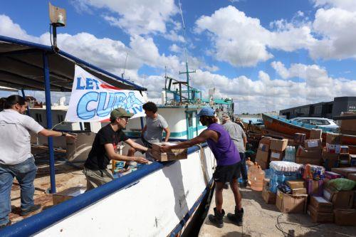 epa12835009 Activists load humanitarian aid onto a ship bound for Cuba in Progreso, Mexico, 19 March 2026. Members of the 'Nuestra America' flotilla loaded food and essential supplies at the port before the ship set sail to Cuba amid the island’s economic deterioration and the US embargo on the country.  EPA/LORENZO HERNANDEZ