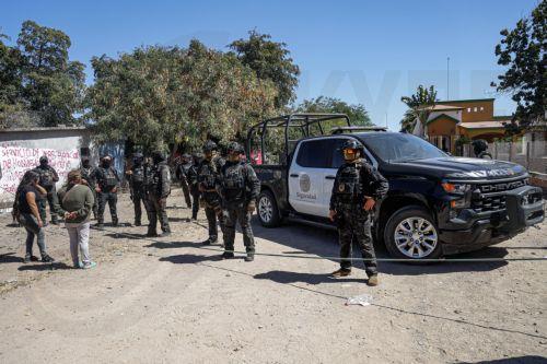 epa12835153 Members of the Secretariat of Security and Public Safety secure the area after conducting an operation in the town of Valle Escondido, Sinaloa state, Mexico, 19 March 2026. Mexico’s Security Cabinet reported an operation in Sinaloa that left 11 suspected criminals dead and a daughter of El Mayo Zambada, the leader of the Sinaloa Cartel currently...