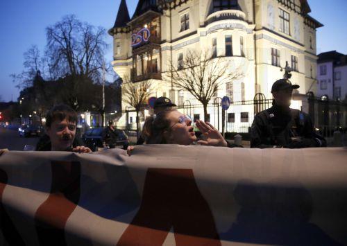 epa12837168 Slovenians protest outside the American Embassy against Janez Jansa and his Slovenian Democratic Party party (SDS) in downtown Ljubljana, Slovenia, 20 March 2026. The 22 March 2026 parliamentary election will take place as reports of an alleged covert operation by a private intelligence company to influence the vote have been made.  EPA/ANTONIO...