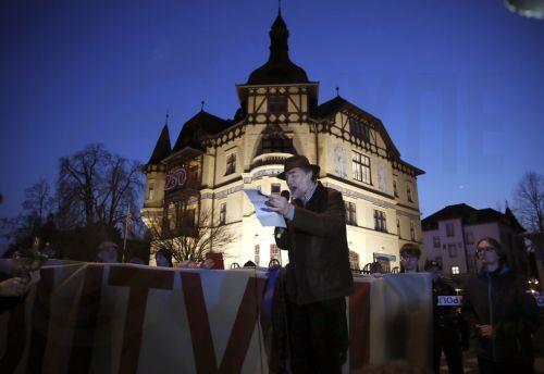 epa12837169 Slovenians protest outside the American Embassy against Janez Jansa and his Slovenian Democratic Party party (SDS) in downtown Ljubljana, Slovenia, 20 March 2026. The 22 March 2026 parliamentary election will take place as reports of an alleged covert operation by a private intelligence company to influence the vote have been made.  EPA/ANTONIO...