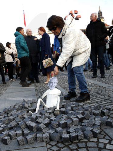 epa12837176 Slovenians protest outside the American Embassy against Janez Jansa and his Slovenian Democratic Party party (SDS) in downtown Ljubljana, Slovenia, 20 March 2026. The 22 March 2026 parliamentary election will take place as reports of an alleged covert operation by a private intelligence company to influence the vote have been made.  EPA/ANTONIO...