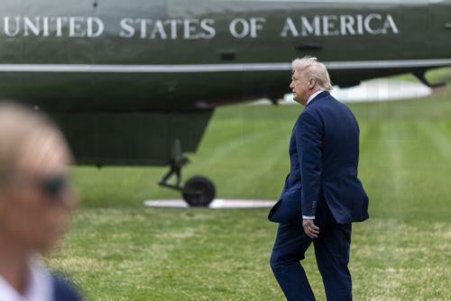 epa12837382 US President Donald J. Trump walks to board Marine One on the South Lawn of the White House in Washington, DC, USA, 20 March 2026.  EPA/SHAWN THEW / POOL