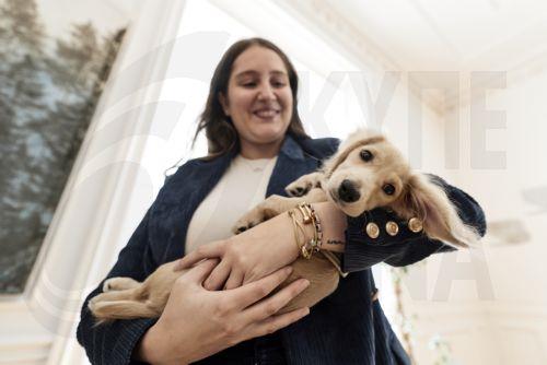 (Ξένη Δημοσίευση) Έλληνες πολίτες που επαναπατρίστηκαν από τη Μέση Ανατολή μαζί με τα ζώα συντροφιάς τους, μέσω της ειδικής πτήσης που οργάνωσε το Υπουργείο Εξωτερικών σε συνεργασία με την Aegean, υποδέχτηκε σήμερα ο Πρωθυπουργός Κυριάκος Μητσοτάκης στο Μέγαρο Μαξίμου. Σάββατο 21 Μαρτίου 2026. Ο Πρωθυπουργός είχε την ευκαιρία να συνομιλήσει με τους...