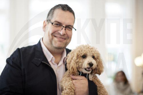 (Ξένη Δημοσίευση) Έλληνες πολίτες που επαναπατρίστηκαν από τη Μέση Ανατολή μαζί με τα ζώα συντροφιάς τους, μέσω της ειδικής πτήσης που οργάνωσε το Υπουργείο Εξωτερικών σε συνεργασία με την Aegean, υποδέχτηκε σήμερα ο Πρωθυπουργός Κυριάκος Μητσοτάκης στο Μέγαρο Μαξίμου. Σάββατο 21 Μαρτίου 2026. Ο Πρωθυπουργός είχε την ευκαιρία να συνομιλήσει με τους...