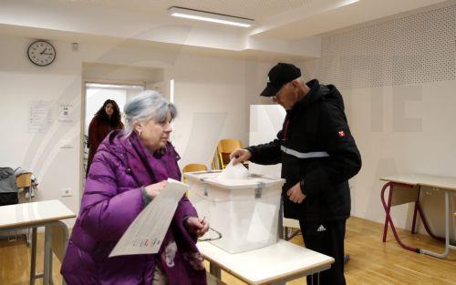 epa12841299 Slovenian citizens vote during the parliamentary election at a polling station in Ljubljana, Slovenia, 22 March 2026. The 22 March 2026 parliamentary election follows reports of an alleged covert operation by the Israeli intelligence firm Black Cube to influence the vote.  EPA/ANTONIO BAT
