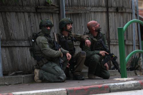 epa12843880 Israeli security, rescue, and paramedics at the scene of a direct hit by a missile fired by Hezbollah in the northern  Israeli city of Kiryat Shmona, 23 March 2026. The Israeli military stated it is conducting strikes across Lebanon targeting Hezbollah infrastructure and personnel.  EPA/ATEF SAFADI