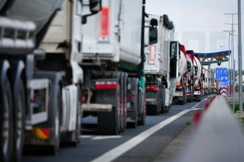 epa12844272 Truck drivers take part in the blockade of the Svilaj border crossing between Bosnia and Herzegovina and Croatia near Donji Svilaj, Bosnia and Herzegovina, 23 March 2026. All border crossings in the country are blocked to freight traffic as carriers suspend transit toward the European Union in opposition to the EU’s Entry/Exit System (EES),...