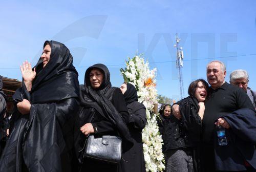 epa12850878 Iranians mourn during the funeral for victims of the conflict between Iran, Israel and the US, at the Behesht Zahra cemetery in southern Tehran, Iran, 26 March 2026. A joint Israeli and US military operation continues to target multiple locations across Iran, since the early hours of 28 February 2026.  EPA/ABEDIN TAHERKENAREH