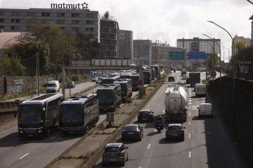 epa12859869 Truck and bus drivers stage a slowdown on the city’s ring road to protest against the rising fuel prices in Paris, France, 30 March 2026.  EPA/YOAN VALAT