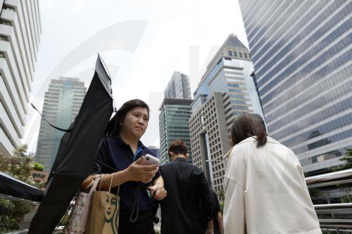 epa12859926 A Thai woman walks with an umbrella to protect herself from the sun during hot weather in Bangkok, Thailand, 30 March 2026. The Meteorological Department reports that Thailand is experiencing extreme heat and urges the public to avoid outdoor activity while the Digital Economy and Society Ministry warns the country's heat index is forecasted to...