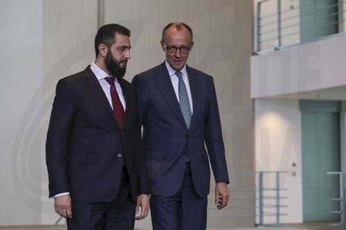 epa12860112 German Chancellor Friedrich Merz (R) and Syrian President Ahmed al-Sharaa (L) arrive to attend a joint press conference during their meeting at the Federal Chancellery in Berlin, Germany, 30 March 2026.  EPA/FILIP SINGER