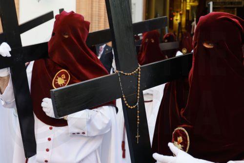epa12861512 Members of the Brotherhood Cerro del Aguila are seen in Seville, Spain, 31 March 2026, as they take part in a Holy Week procession.  EPA/Jose Manuel Vidal