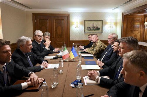 epa12861914 Italian Foreign Minister Antonio Tajani (2-L) attends a meeting with Ukrainian President Volodymyr Zelensky (C-R) in Kyiv, Ukraine, 31 March 2026.  EPA/ALESSANDRO DI MEO