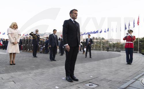 epa12865790 French President Emmanuel Macron (C) and his wife Brigitte Macron (L) pay tribute to the victims of the Korean War during his visit to the war memorial in Seoul, South Korea, 02 April 2025. French President Emmanuel Macron is on a state visit to South Korea.  EPA/JEON HEON-KYUN