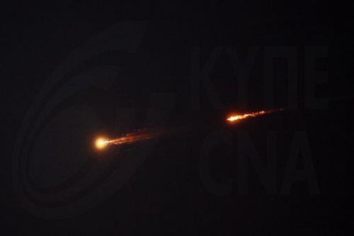 epa12866300 Projectile trails cross the sky above Jerusalem, 02 April 2026, as sirens alerting of incoming ballistic missiles sound across Israel. The Israeli military reported that it had detected missiles launched from Iran toward Israel as regional tensions escalate.  EPA/ABIR SULTAN