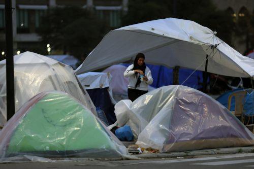 epa12866493 An internally displaced woman prepares milk for her child outside her tent at a makeshift camp in the waterfront area of Beirut, Lebanon, 02 April 2026. According to the UN, more than 1.1 million people have been displaced across the country following Israeli airstrikes on southern Lebanon, Beirut's southern suburbs, and the Bekaa Valley. The...