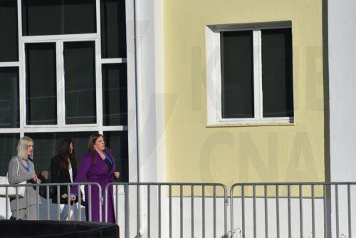 Η συνήγορος συγγενών των Τεμπών και πρόεδρος της Πλεύσης Ελευθερίας Ζωή Κωνσταντοπούλου (Δ) προσέρχεται στο Τριμελές Εφετείο Κακουργημάτων Λάρισας, όπου συνεχίζεται η δίκη για το σιδηροδρομικό δυστύχημα στα Τέμπη όπου έχασαν τη ζωή τους 57 άνθρωποι και τραυματίστηκαν εκατοντάδες το βράδυ της 28ης Φεβρουαρίου του 2023, Λάρισα, Δευτέρα 6 Απριλίου 2026. Με την...