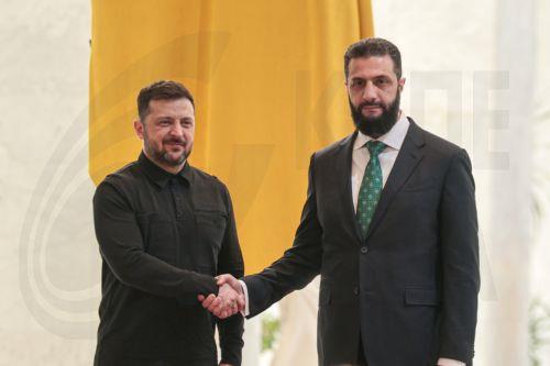 epa12871333 Ukrainian President Volodymyr Zelensky (L) and Syrian President Ahmed al-Sharaa (R) pose for a handshake during their meeting in Damascus, Syria, 05 April 2026 (issued 06 April 2026). Zelensky arrived in Syria for his first official visit to meet with top Syrian officials amid the ongoing Russian invasion to Ukraine.  EPA/MOHAMMED AL RIFAI