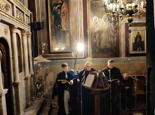 Στον Μητροπολιτικό Ιερό ναό του Αγίου Γεωργίου στο Ναύπλιο τελέσθηκε η ακολουθία του όρθρου της Μεγάλης Τετάρτης Ιερουργούντος του πρωτοπρεσβύτερου π. Παναγιώτη Κιντή, Μεγάλη Τρίτη 7 Απριλίου 2026. Στο τέλος της Ιερής Ακολουθίας και σε ένα ναό ασφυκτικά γεμάτο ναό , ο πρωτοψάλτης του ιερού ναού και πρόεδρος του Συνδέσμου Ιεροψαλτών Αργολίδας Δημήτριος...