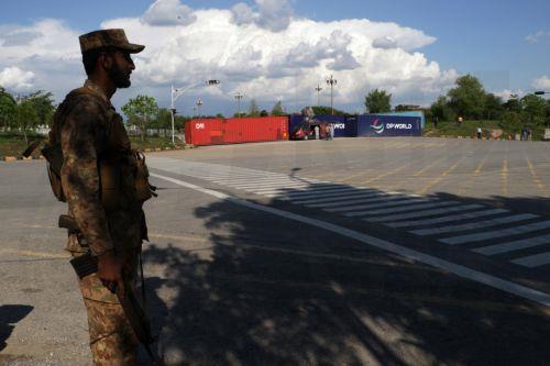 epa12877627 Pakistani security officials stand guard at a checkpoint as security has been intensified ahead of the visit of US and Iranian delegations in Islamabad, Pakistan, 09 April 2026. Prime Minister Shehbaz Sharif said US and Iranian delegations will visit Islamabad for peace talks following a Middle East ceasefire, with Iranian President Masoud...