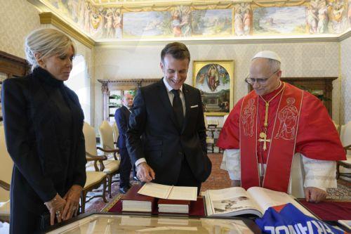 epa12880009 A handout picture provided by the Vatican Media shows Pope Leo XIV (R) with French President Emmanuel Macron (C) and his wife Brigitte (L) during a private audience in Vatican City, 10 April 2026.  EPA/VATICAN MEDIA HANDOUT HANDOUT EDITORIAL USE ONLY/NO SALES