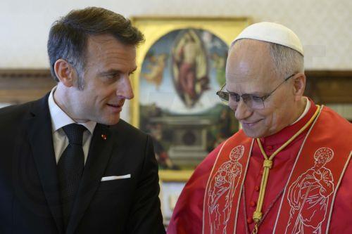 epa12880010 A handout picture provided by the Vatican Media shows Pope Leo XIV (R) with French President Emmanuel Macron (L) during a private audience in Vatican City, 10 April 2026.  EPA/VATICAN MEDIA HANDOUT HANDOUT EDITORIAL USE ONLY/NO SALES