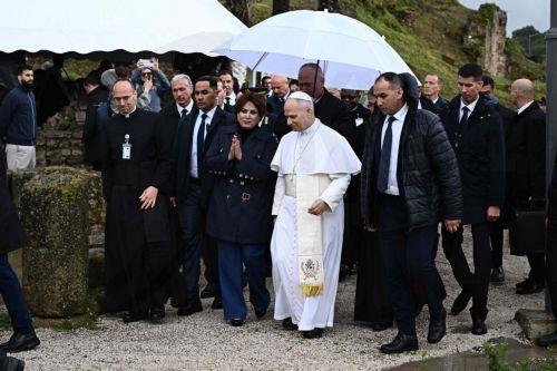 epa12888813 Pope Leo XIV (C-R) visits the archaeological site of Hippo, in the seaport city of Annaba, Algeria, 14 April 2026. The Pope has embarked on an eleven-day Apostolic Journey to Africa, with scheduled stops in Algeria, Cameroon, Angola, and Equatorial Guinea.  EPA/LUCA ZENNARO