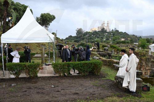 epa12888830 Pope Leo XIV (L) visits the archaeological site of Hippo, in the seaport city of Annaba, Algeria, 14 April 2026. The Pope has embarked on an eleven-day Apostolic Journey to Africa, with scheduled stops in Algeria, Cameroon, Angola, and Equatorial Guinea.  EPA/LUCA ZENNARO
