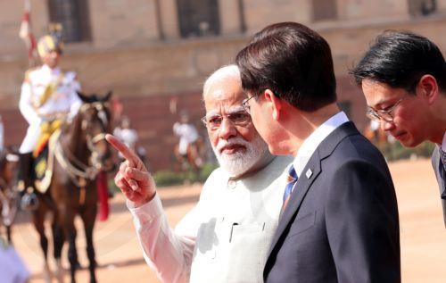 epa12901605 South Korean president Lee Jae Myung (C) is greeted by Indian prime minster Narendra Modi (L) during a welcome ceremony at the President’s House in New Delhi, India, 20 April 2026. President Lee Jae Myung is on a two days state visit to India and is scheduled to meet top Indian politicians to strengthen the political ties between the two...