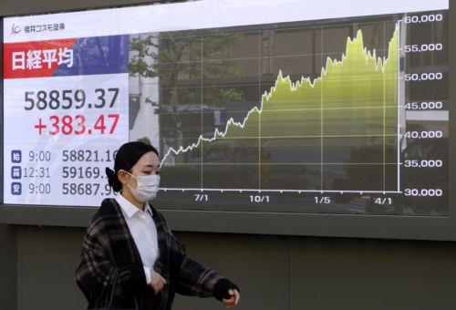 epa12901638 A passerby walks past a stock market indicator board in Tokyo, Japan, 20 April 2026. Tokyo stocks rose slightly on optimism over possible Middle East peace talks.  EPA/FRANCK ROBICHON