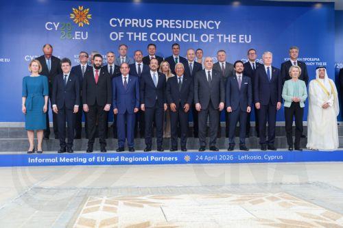 epa12911260 Leaders pose for a family photo following lunch with regional partners at an informal meeting of EU Heads of State or Government in Nicosia (Lefkosia), Cyprus, 24 April 2026. EU leaders are expected to address the current geopolitical developments and Europe's response to it.  EPA/GEORGE CHRISTOFOROU