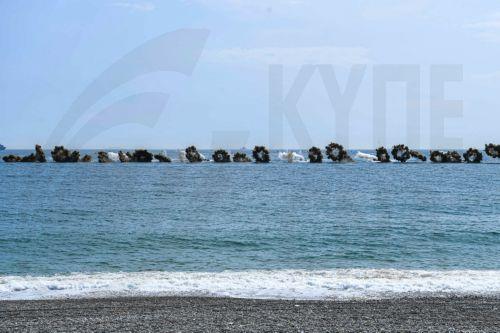 epa12916204 A handout photo made available by the South Korean Marine Corps Command shows KAAV amphibious assault vehicles carrying Marines moving toward a beach in Pohang, about 270 kilometers southeast of Seoul, South Korea, 26 April 2026 (issued 27 April 2026). The Navy and Marine Corps launched a weeklong regular amphibious landing exercise to maintain...