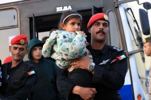 epa12918025 A soldier carries a wounded Palestinian child as evacuees from Gaza arrive for medical treatment at the King Hussein Bridge crossing in South Shuna, Jordan, 27 April 2026. A group of at least 81 injured people from the Gaza Strip arrived in Jordan for medical care, accompanied by 108 parents and family members. The evacuation is part of a...