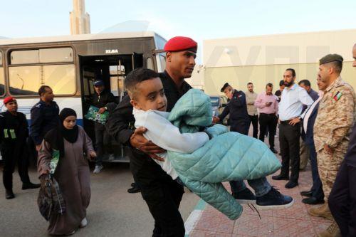 epa12918028 A soldier carries a wounded Palestinian child as evacuees from Gaza arrive for medical treatment at the King Hussein Bridge crossing in South Shuna, Jordan, 27 April 2026. A group of at least 81 injured people from the Gaza Strip arrived in Jordan for medical care, accompanied by 108 parents and family members. The evacuation is part of a...
