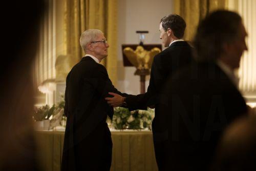 epa12920796 Apple CEO Tim Cook (L) and US Special Envoy for Peace Jared Kushner talk during the State Dinner for Britain's King Charles III at the White House in Washington, DC, USA, 28 April 2026. The British royal couple is on a four-day state visit to the US to mark the 250th anniversary of the Declaration of Independence.  EPA/CRAIG HUDSON / POOL