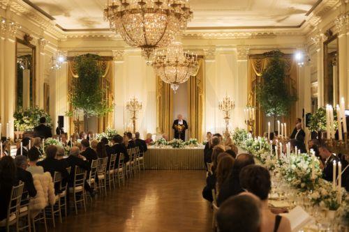 epa12920804 US President Donald Trump (C) delivers remarks during a State Dinner for Britain's King Charles III and Queen Camilla at the White House in Washington, DC, USA, 28 April 2026. The British royal couple is on a four-day state visit to the US as part of events marking the 250th anniversary of the Declaration of Independence.  EPA/CRAIG HUDSON / POOL