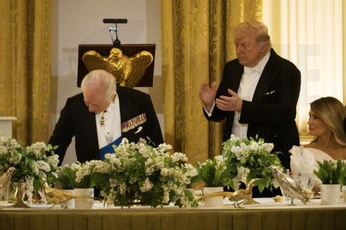 epa12920805 US President Donald Trump (C) applauds after Britain's King Charles III (L) delivered remarks at the State Dinner at the White House in Washington, DC, USA, 28 April 2026. The British royal couple is on a four-day state visit to the US as part of events marking the 250th anniversary of the Declaration of Independence.  EPA/CRAIG HUDSON / POOL