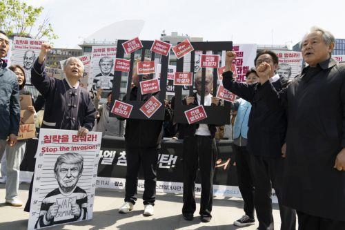 epa12920813 South Korean protesters hold banners and a mugshot of U.S. President Donald Trump during a demonstration against U.S. and Israeli military actions in Iran outside the U.S. embassy in Seoul, South Korea, 29 April 2026.  EPA/JEON HEON-KYUN