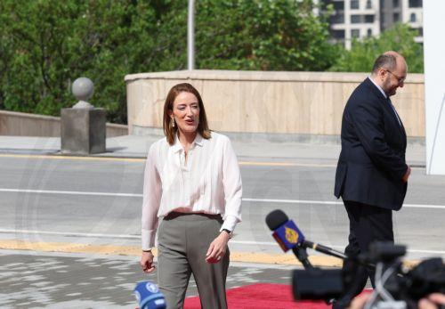 epa12931749 European Parliament President Roberta Metsola arrives for a meeting of the European Political Community in Yerevan, Armenia, 04 May 2026. The summit is taking place in the Armenian capital, with topics including European security in the context of economics and energy.  EPA/HAYK BAGHDASARYAN
