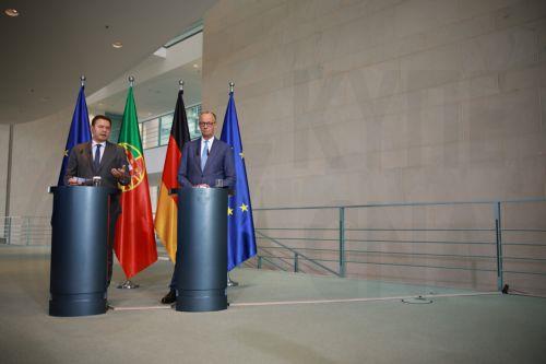 epa12934644 Portuguese Prime Minister Luis Montenegro (L) speaks next to German Chancellor Friedrich Merz during a press conference at the Chancellery in Berlin, Germany, 05 May 2026. German Chancellor Friedrich Merz and Portuguese Prime Minister Luis Montenegro met for talks.  EPA/CLEMENS BILAN