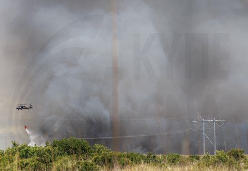epa12947777 A US Army helicopter crew battles a wildfire in the Everglades near Pembroke Pines, Florida, United States, 11 May 2026. Florida is facing an active wildfire season, with the Max Road Fire burning thousands of acres across parts of Broward and Miami-Dade counties and smoke affecting nearby communities.  EPA/CRISTOBAL HERRERA-ULASHKEVICH