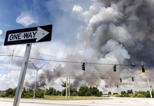epa12947780 A wildfire burns in the Everglades near Pembroke Pines, Florida, United States, 11 May 2026. Florida is facing an active wildfire season, with the Max Road Fire burning thousands of acres across parts of Broward and Miami-Dade counties and smoke affecting nearby communities.  EPA/CRISTOBAL HERRERA-ULASHKEVICH