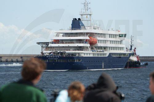 epa12947798 The MV Hondius cruise ship, affected by several hantavirus cases, remains anchored inside the Port of Granadilla de Abona in Tenerife, Spain, 11 May 2026. Authorities prepared to disembark the last passengers, who were expected to be repatriated from Tenerife South Airport.  EPA/RAMON DE LA ROCHA