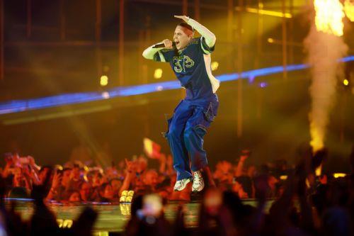 epa12948109 Satoshi of Moldova performs the song 'Viva, Moldova!' during the dress rehearsals for the first semi-final of the 70th Eurovision Song Contest (ESC) in Vienna, Austria, 11 May 2026. The first semi-final of the ESC 2026 is scheduled for 12 May.  EPA/HANNIBAL HANSCHKE