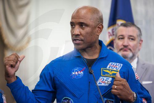 epa12950472 Artemis II Pilot Victor Glover meets with US Senators in the Russell Senate Office Building in Washington, DC, USA, 12 May 2026. The four Artemis astronauts led NASA's first crewed space mission to orbit the moon in more than 50 years.  EPA/JIM LO SCALZO