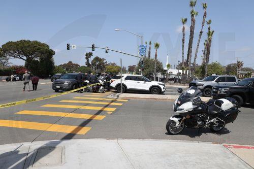 epa12972646 Law enforcement personnel gather on the scene to respond to an active shooting incident at the Islamic Center of San Diego, located in the Clairemont neighborhood in San Diego, California, USA, 18 May 2026. Police agencies from across San Diego County responded to an active shooter incident at the Islamic Center of San Diego in the Clairemont...